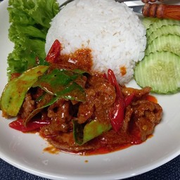 ผัดพริกแกงแผนงกับข้าว