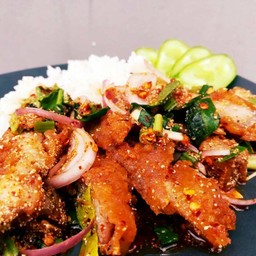 ข้าวยำแซ่บหมูทอด