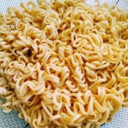 เส้นมาม่าลวก