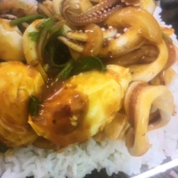 ข้าวปลาหมึกผัดไข่เค็ม