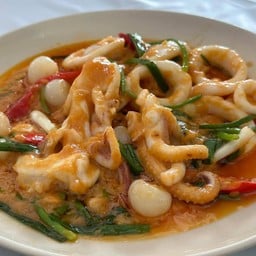 ปลาหมึกผัดไข่เค็ม