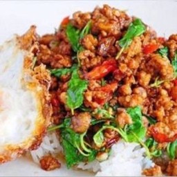 กะเพราหมูสับไข่ดาว