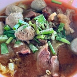 ก๋วยเตี๋ยวป้ากาบ หน้ารร.บ้านธาตุ