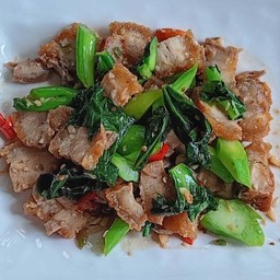 คะน้าหมูกรอบ