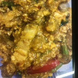 ข้าวผงกระหรี่หมูกรอบ