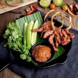 ร้านหิวหมู -หมูพวงเนื้อพวง สูตรดั้งเดิม- ตรงข้ามธนาคารออมสินสาขาบ้านโป่ง