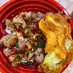 กะเพราเครื่องในไก่ +ไข่เจียว