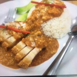 ข้าวพริกแกงหมูกรอบ