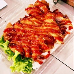 ข้าวไก่กรอบราดซอส