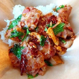 ข้าวกะเพราเบคอน