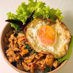 ข้าวกะเพราไก่ไข่ดาว