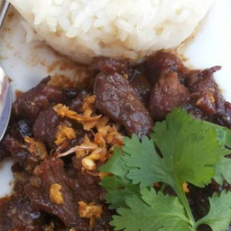 ข้าวเนื้อโคขุนทอดกระเทียม