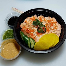 ข้าวด้งบุริ (แซลมอนเบริน์ไฟ)