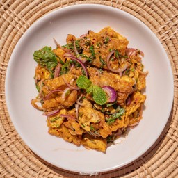 ข้าวลาบไข่เจียว