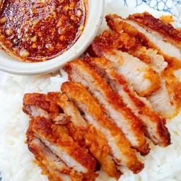 ข้าวหมูทอดจิ้มแจ่ว