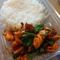 ข้าวกะเพราหมูชิ้น (สันคอ)