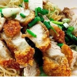 บะหมี่หมูกรอบ