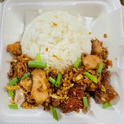 ข้าวหมู/ไก่ทอดกระเทียม