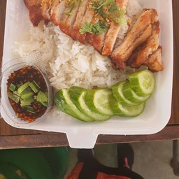 ข้าวหมูทอดน้ำจิ้มแจ่ว