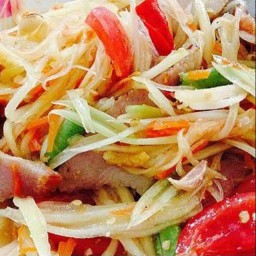 ส้มตำคอหมูย่าง