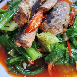 คะน้าปลากระป๋อง