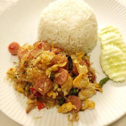 ข้าวราดกะเพราสามฤดู