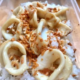 ผัดกระเทียม(เลือกเนื้อสัตว์)ราดข้าว