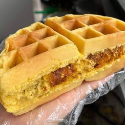 วาฟเฟิลไส้ทะลัก