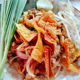 ผัดไทโบราณกุ้งสด  เกี๊ยวกรอบ