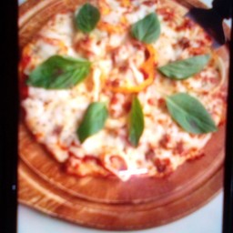 พิชซ่าหน้าเนื้อบดใหญ่