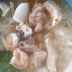 ข้าวต้มหมูเครื่องในหมูรวมทะเล