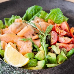 smoked salmon in the garden with balsamic dressing
