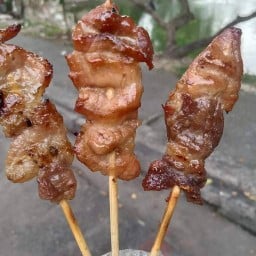 ข้าวเหนียวหมูย่างเนื้อลมควัน แม่บอล 1ข้าวเหนียวหมูย่างเนื้อลมควัน แม่บอล