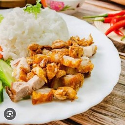 ข้าวผัดหมูกรอบน้ำมันหอย