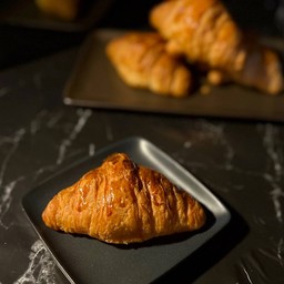 Classic Croissant ครัวซองค์เนยสด