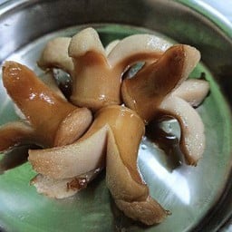 ใส้กรอกไก่หนังกรอบทอด(2ชิ้น)