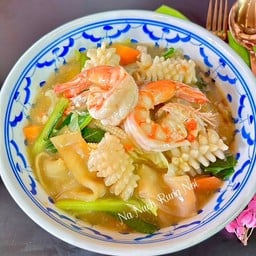 ร้านน้านุชลุงน้อย อาหารตามสั่ง