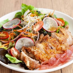 Japanese salad with roasted chicken