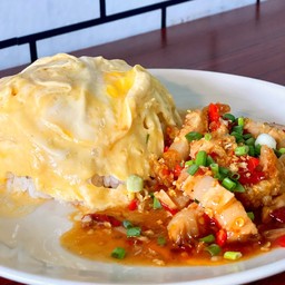 ผัดพริกเกลือหมูกรอบไข่ข้น ราดข้าว