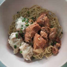 บะหมี่เกี๊ยวหมูตุ๋น