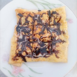 โรตีใส่ไข่+ช็อกโกแลต(ม้วนกระดาษ)