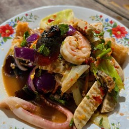 ยำรวมมิตร หมูสับ กุ้ง ปลาหมึก