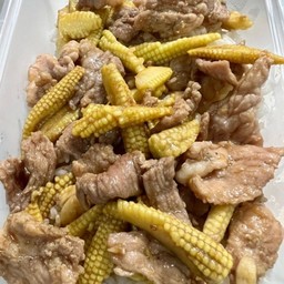 ผัดข้าวโพดอ่อน(เลือกเนื้อสัตว์)ราดข้าว