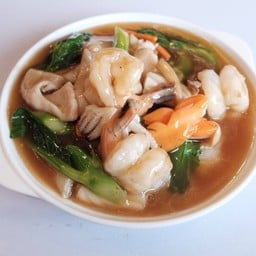 เส้นใหญ่ราดหน้าทะเล (M)