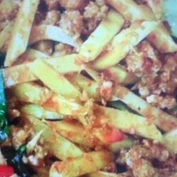 ข้าวกระเพราหน่อไม้ไก่