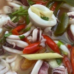 ต้มยำปลาหมึก