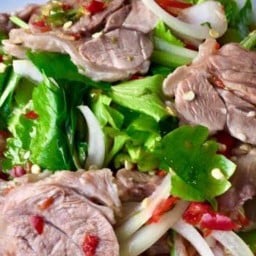 ยำเนื้อน่องลาย