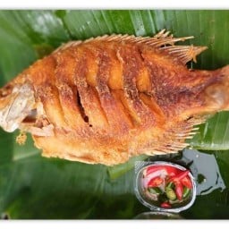 ปลาทอด น้ำพริก พี่โบว์ รามคำแหง 166
