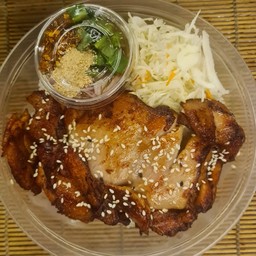 ข้าวไก่ย่างน้ำจิ้มแจ่ว