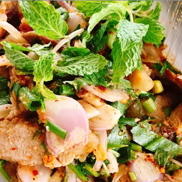 ข้าวคอหมูย่างน้ำตก